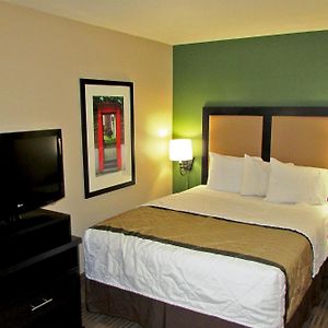 Deluxe Studio 1 Queen Bed Non-Smoking